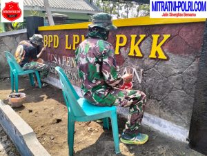 Satgas TMMD ke-120 Kodim 0816/Sidoarjo Percantik Desa Penambangan dengan Pengecatan dan Penanaman Pohon