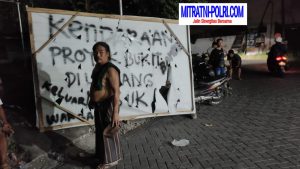Ketua BPD Desa Bambe, Sepulang Ngaji Temui Warga Demo