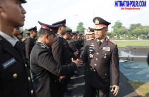 Hari Lahir Pancasila Kapolda Jatim Beri Penghargaan untuk 120 Anggota Berprestasi