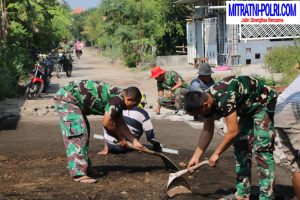 Satgas TMMD ke-120 Kodim 0816/Sidoarjo Percepat Pavingisasi Jalan, Tingkatkan Kualitas Hidup Warga Desa Penambangan