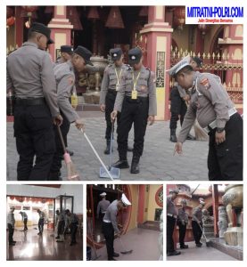Bakti Sosial Bhayangkara ke-78, Polres Gresik Merajut Semangat Kebersamaan di Klenteng Kim Hin Kiong