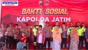 Kunjungan ke Polsek Panggul Trenggalek, Kapolda Jatim Irjen Pol Drs . Imam Sugianto Bagikan Bansos Kepada Masyarakat