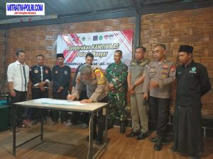 Polsek Manyar Jalin Kemitraan dengan Perguruan Silat melalui Cangkrukan Kamtibmas