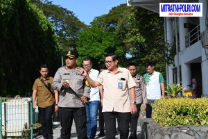 Kapolres Gresik Dampingi Kapolda Jatim Survey SOR Tri Dharma Petrokimia Gresik untuk Bhayangkari Voli Cup 2024