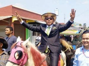 Antusias Warga Sambut Kang HES , Usai Di lantik Menjadi Anggota DPRD Karawang.
