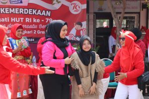 Jalan Sehat Semarakkan HUT RI, Bhayangkari Gresik Ajak Siswa SLB Kemala Bhayangkari Bergerak