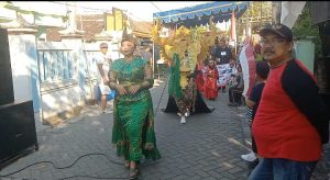 Memperingati HUT KE 79 INDONESIA MERDEKA Warga Desa cerme Kidul Kecamatan Cerme Kabupaten Gresik mengadakan Kegiatan Jalan Santai
