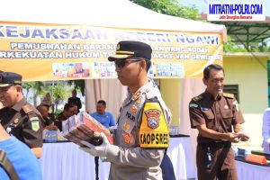 Giat Pemusnahan Barang Bukti, Kapolres Ngawi Bersama Jajarannya di halaman RSUD Soeroto Ngawi