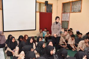 Polwan Gresik Edukasi Generasi Muda, Komitmen Tekan Bullying dan Kenakalan Remaja