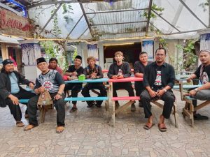 Ormas Jaga Lembur Silahturahmi Bersama Tokoh Budayawan di Rumah Makan Saung Beureum Rengasdengklok.