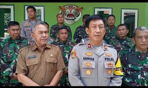Muspika Klari dan Kapolsek Purwasari Iptu Nana Juhana Hadiri HUT TNI Ke 79 di Aula Koramil 0412/Klari.