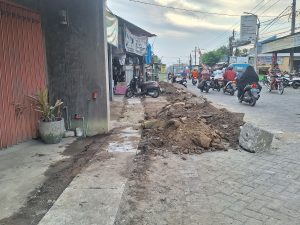 Orang Nomor Satu Desa Hulaan Kecamatan Menganti Hamdani ada Dugaan Korupsi terkait Pengerjaan Proyek APBD Kabupaten Gresik