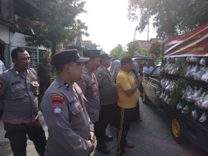 Polsek Cerme Sosialisasi Rekrutmen Polri dan Berbagi di Desa Dampaan Cerme
