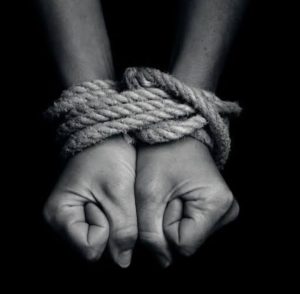 12 Perempuan Disekap Diduga Akan Dijadikan Pekerja Sek Komersial dengan Iming – Iming Gajian Besar