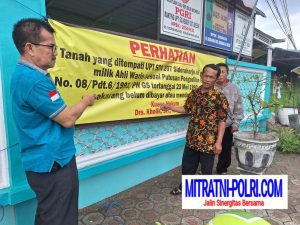 Ahli Waris UPT SD Negeri 207 Sidoraharjo Kecamatan Kedamean Melalui Pendamping Hukumnya DRS. Idham Kholik SH.MPD, Segera Berikan Hak Kami Sesuai Putusan Pengadilan Negeri Gresik.