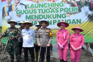 Dukung Ketahanan Pangan Polres Gresik Gelar Penanaman Jagung di Desa Karang Andong