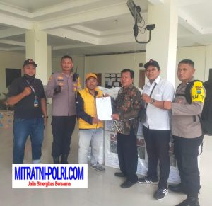 Kapolsek Menganti AKP Roni Ismullah Kawal Distribusi Logistik Pemilu di 22 Desa Kecamatan Menganti