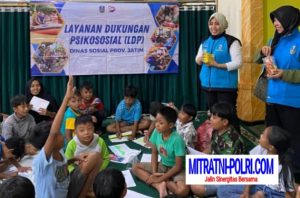Respon Bencana Banjir di Kabupaten Malang : Dinsos Jatim Serahkan Bantuan, Gelar LDP dan Dapur Umum