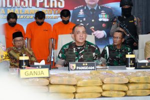 Pangdam V/Brawijaya dan Kapolda Jatim Gelar Konferensi Pers Penggagalan Narkoba jenis Ganja 166,88 Kg