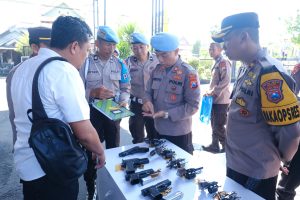 Kapolres Ngawi Cek Senjata dan Amunisi Anggota