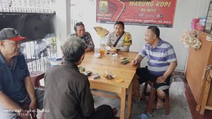 Menjelang Tahun Baru 2025, Bhabinkamtibmas Polsek Dukuh Pakis Berikan Pesan Kamtibmas