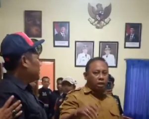 Alasan Meeting, Camat Asemrowo Kepergok Sembunyikan Wanita di Ruang Kerja