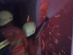 Ditinggal Bersihkan Selokan, Rumah Warga Mulyorejo Surabaya Terbakar
