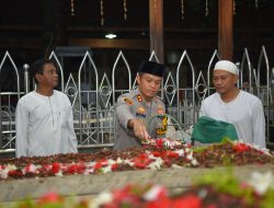 Kapolres Gresik Ziarah ke Makam Tokoh Penyebar Islam: Menghormati dan Mengenang Jasa Leluhur