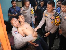 Bentuk Kepedulian, Kapolres Gresik Bersama Ipda Purnomo Bantu Rehabilitasi Warga dengan Gangguan Jiwa