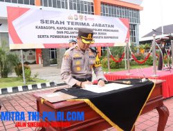 Kapolres Gresik Pimpin Sertijab PJU dan Berikan Penghargaan kepada Personel Berprestasi
