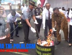 Kejari Jombang Musnahkan Uang Palsu Senilai Rp 18,7 Miliar