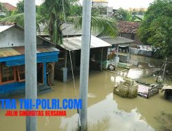 30 Rumah di Bantaran Sungai Karang Pilang Terendam Banjir Hingga 50 cm