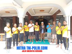 Sambut Bulan Suci Ramadhan 1446 H/2025 M Polsek Menganti Gelar Bhakti Sosial dengan Bersih – Bersih Masjid Baiturrahman