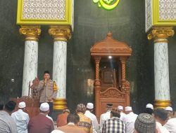 Kapolsek Babat Bersama Anggota Polsek Laksanakan Sholat Isya, Tarawih, dan Tadarus Bersama Masyarakat di Masjid Jami’ Babat