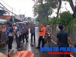 Pelajar Tewas Dilindas Truk Hindari Pemotor lawan Arus di Banyuurip Surabaya