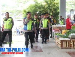 Kapolres Bojonegoro Awasi Distribusi Sembako Selama Ramadan dan Lebaran