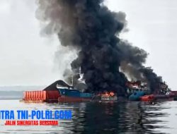 Kapal Tongkang Pengangkut Batu Bara Meledak di Perairan Lamongan Jawa Timur
