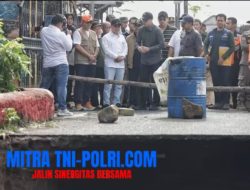 Jembatan Terputus Diterjang Derasnya Debit Sungai