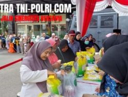 Polres Lamongan Gelar Bazar Murah, Bantu Warga Dapat Sembako Terjangkau