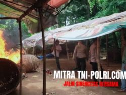 Polisi Bakar Arena Sabung Ayam di Mojokerto