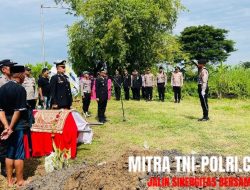 Proses Pemakaman dan Penghormatan Terakhir Angota Kepolisian Polres Lamongan