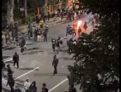 Polisi Paksa Wartawan Hapus Foto Demonstran di Surabaya, AWS Desak Penindakan