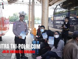 Satlantas Polres Gresik Gelar Rampcheck dan Pemeriksaan Kesehatan Sopir Bus Jamin Keselamatan Pemudik