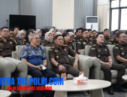 Kejaksaan Negeri Karawang Gelar Halal Bihalal dan seminar Motivasi Profesional kerja