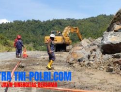 Tebing Batu Setinggi 20 Meter Longsor di Jalur Pansela Trenggalek-Tulungagung
