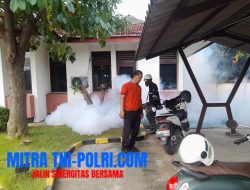 Gencarkan Fogging Disinfektan dan Anti-DBD,Komitmen Polres Gresik Jaga Kesehatan