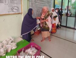 Jama’ah Masjid Al Fattah Sedekah subuh Berbagi Ke Warga Perumahan Griya Kencana 2