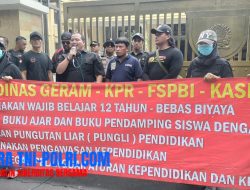 Demo Tuntut Belajar 12 Tahun Gratis, Aliansi Ormas se Kabupaten  Gresik Geruduk Gedung DPR