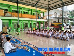 Polres Gresik Gelar Road Safety dan Coaching Clinic di Ponpes, Edukasi Santri Tertib Lalu Lintas