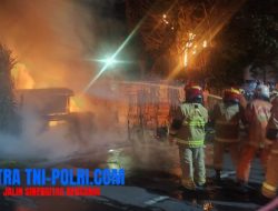Diawali Ledakan Keras, Bangunan Bengkel Oli di Jalan Arjuno Sawahan Surabaya Ludes Terbakar